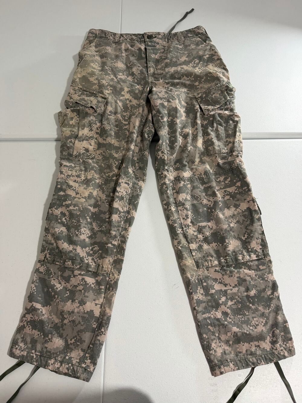 Army Combat Uniform ACU Digital Camo Cargo Pants Men’s Medium Regular Military
